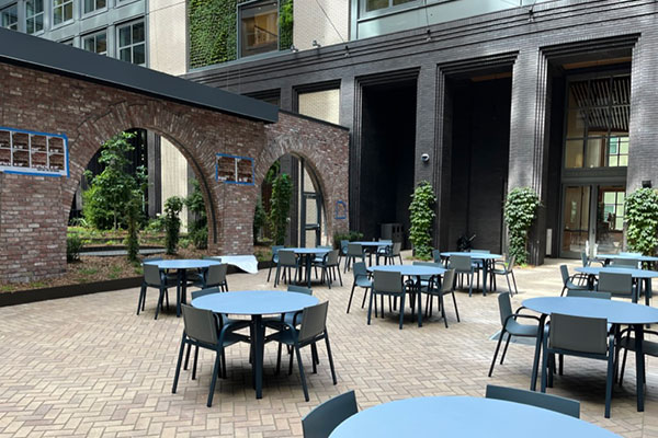 Anchor House - Courtyard, outdoor seating with tables and chairs